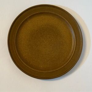 BENNINGTON POTTERS VINTAGE SALAD LUNCHEON PLATE TAWNY SIGNED 2303 JB DISCONTINUE